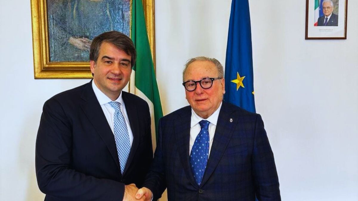 Commissione Europea Bruxelles istituzioni UE bandiere