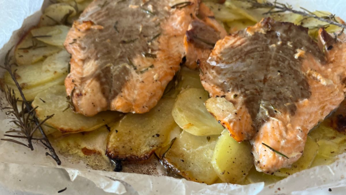 salmone patate forno rosmarino pistacchio
